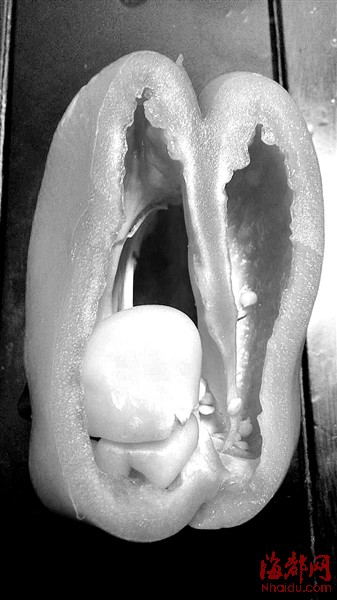 大甜椒里長出小甜椒　女子稱活30多年第一次見著