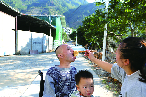 十七載堅(jiān)守 苦難中綻放的芳華