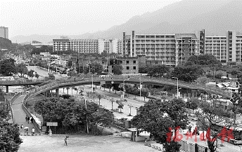 橫跨大學(xué)新區(qū)學(xué)府北路　閩侯一人行天橋建成開放