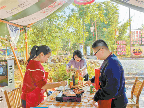 來(lái)這里，呼“篷”喚友過(guò)新年,！