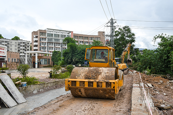 閩侯一中白沙校區(qū)進(jìn)校道路改造加速推進(jìn)