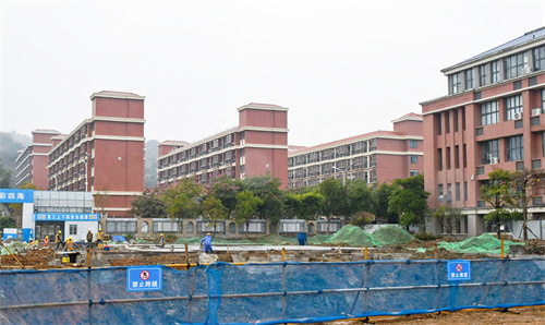 縣委書記檢查推進(jìn)在建重點(diǎn)項(xiàng)目建設(shè)