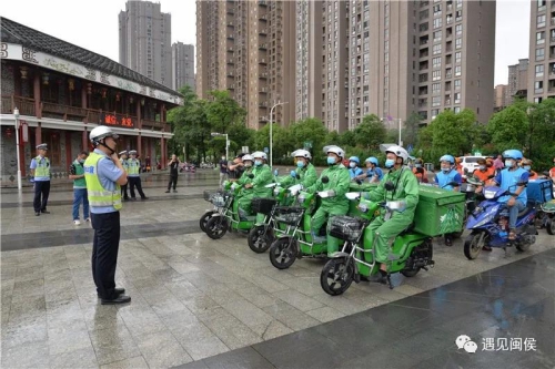 這么多騎手小哥哥在閩都民俗園門口集合，原來是為了做好這件事
