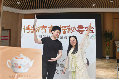 重生之我在博物館當(dāng)文物？解鎖博物館新玩法,！