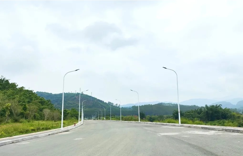 雙向四車道,，有望年底投入使用,！