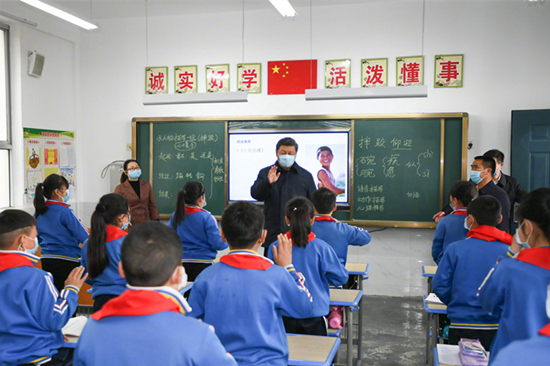八個故事一覽“大朋友”習(xí)近平對少年兒童的牽掛