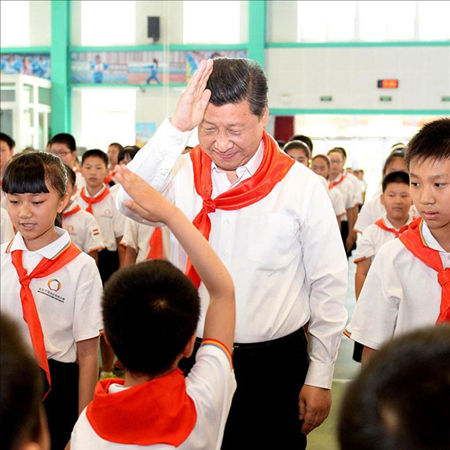八個故事一覽“大朋友”習(xí)近平對少年兒童的牽掛