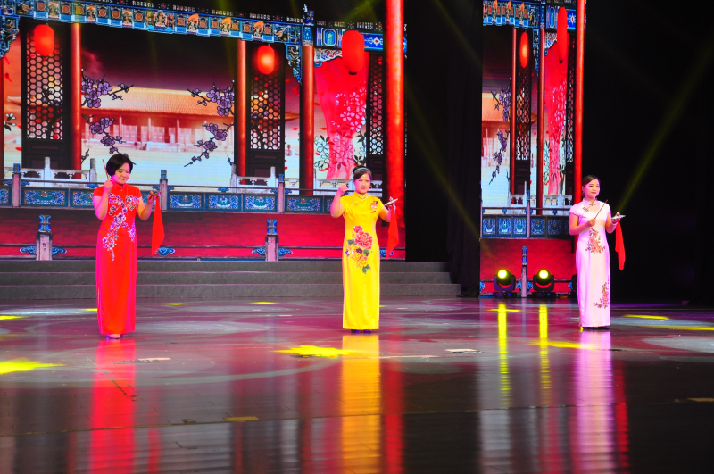 4.▲（評(píng)話(huà)《十九大精神振奮人心》）.jpg